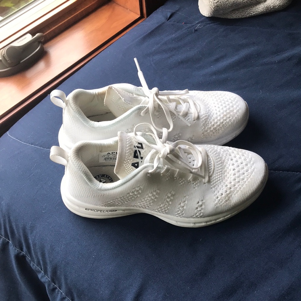 Lifting shoes